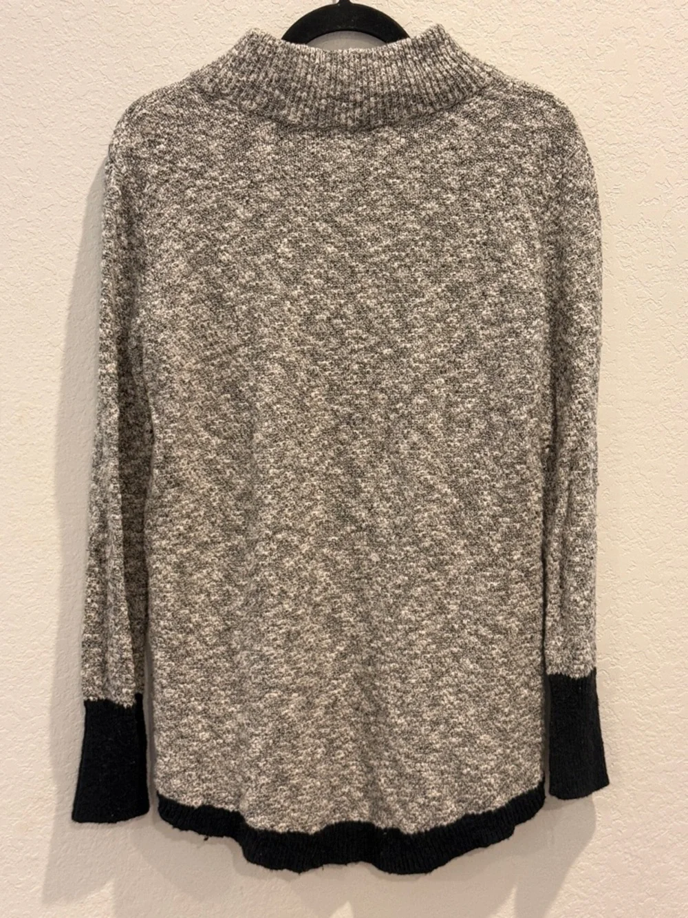 L.L.‎ Bean BeanSignature Marled Gray and Black Crew Sweater